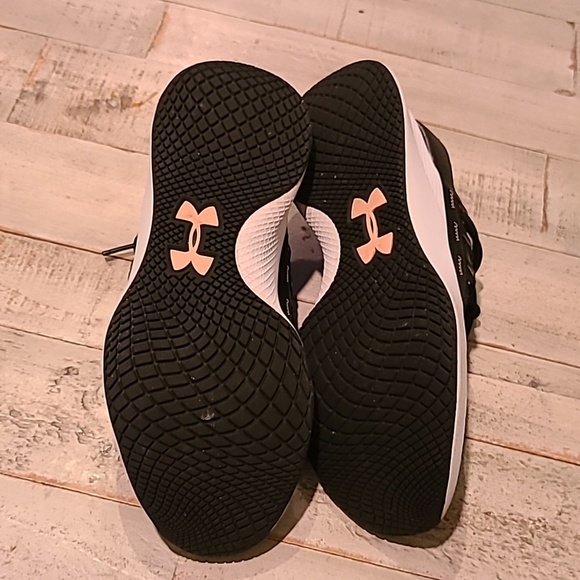 UNDER ARMOUR Women’s Black Charged Breathe MCRPRNT Shoes Size 6 - Picture 7 of 10